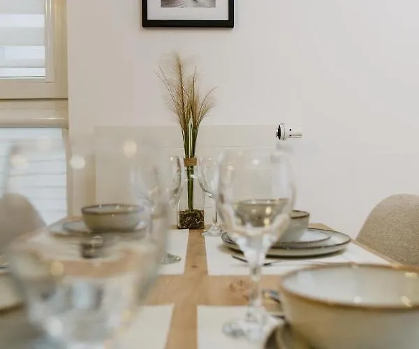 Apartamento Echo, F210 *